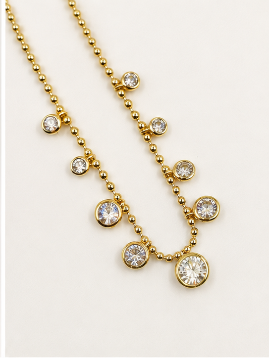 Sıralı Taş Detaylı Kolye