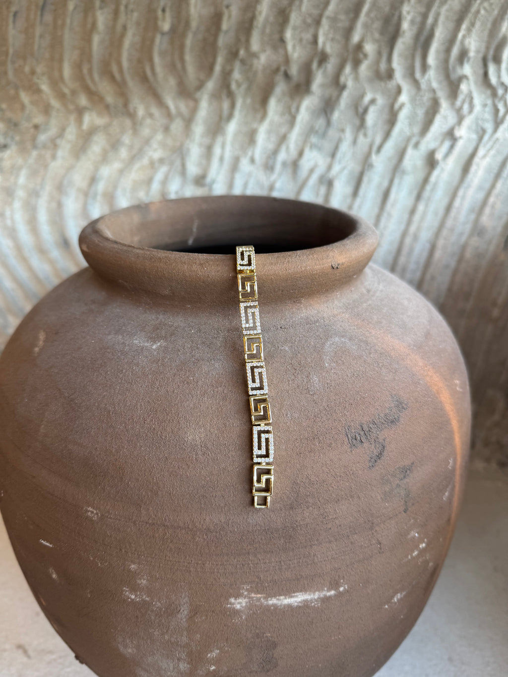 Gold Grek Desenli Taşlı Bileklik