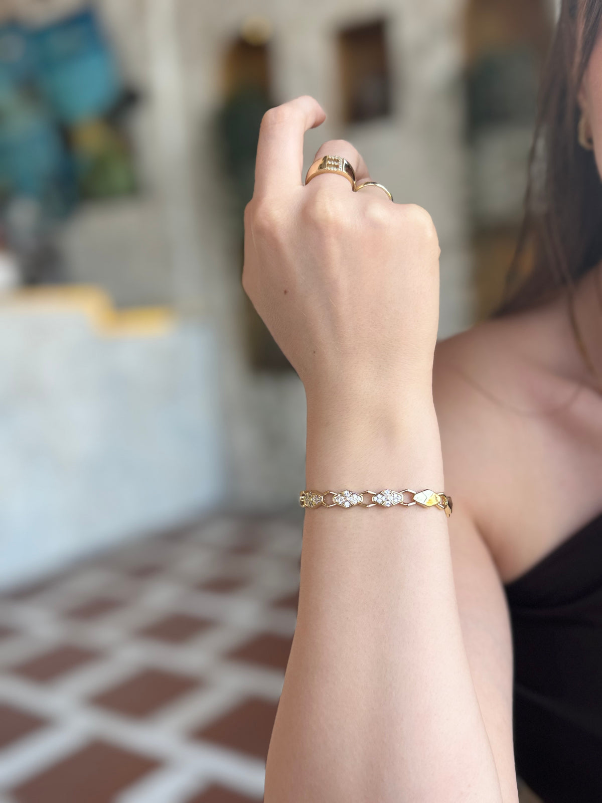 Gold Altıgen Taş Detaylı Bileklik