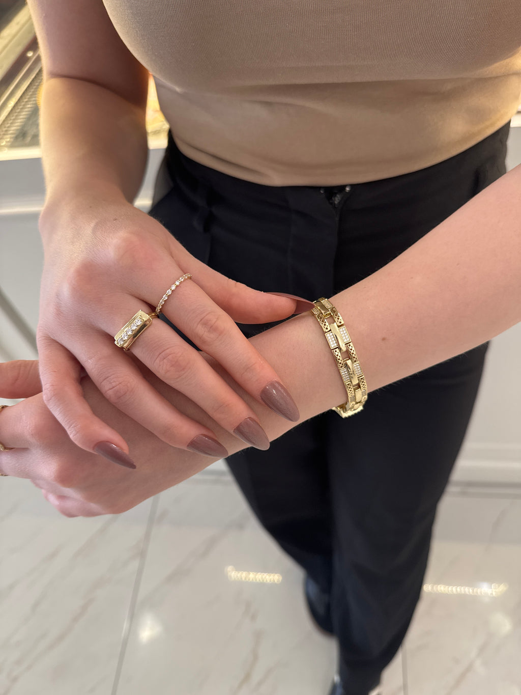 Gold Grek Desenli Taşlı Bileklik