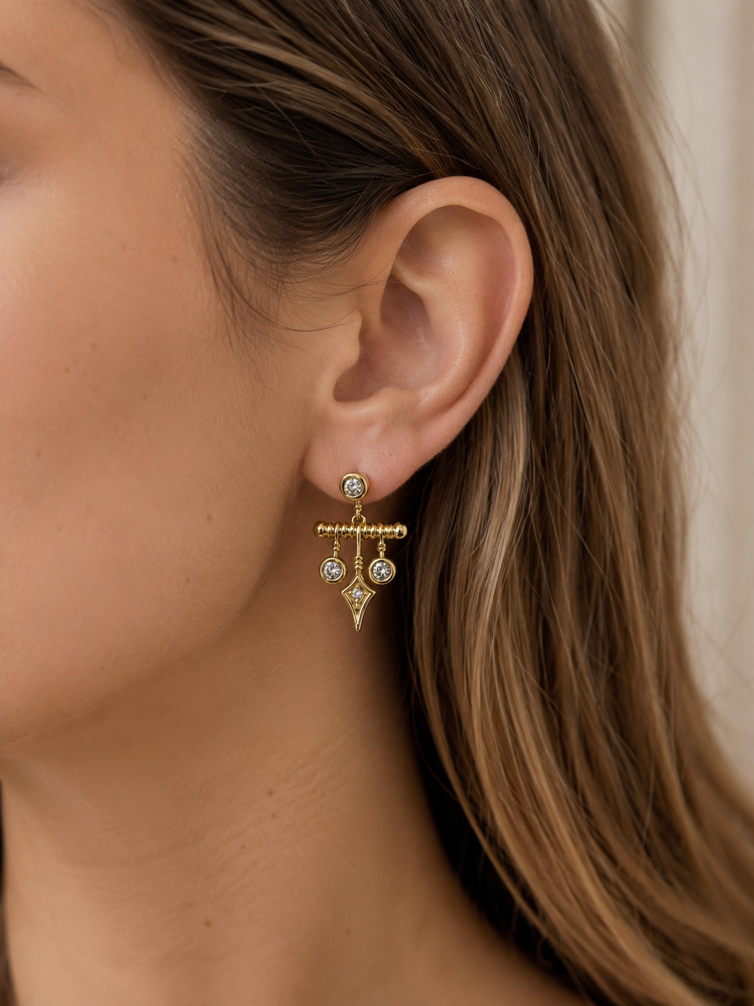 Taşlı Sallantılı Charm Küpe