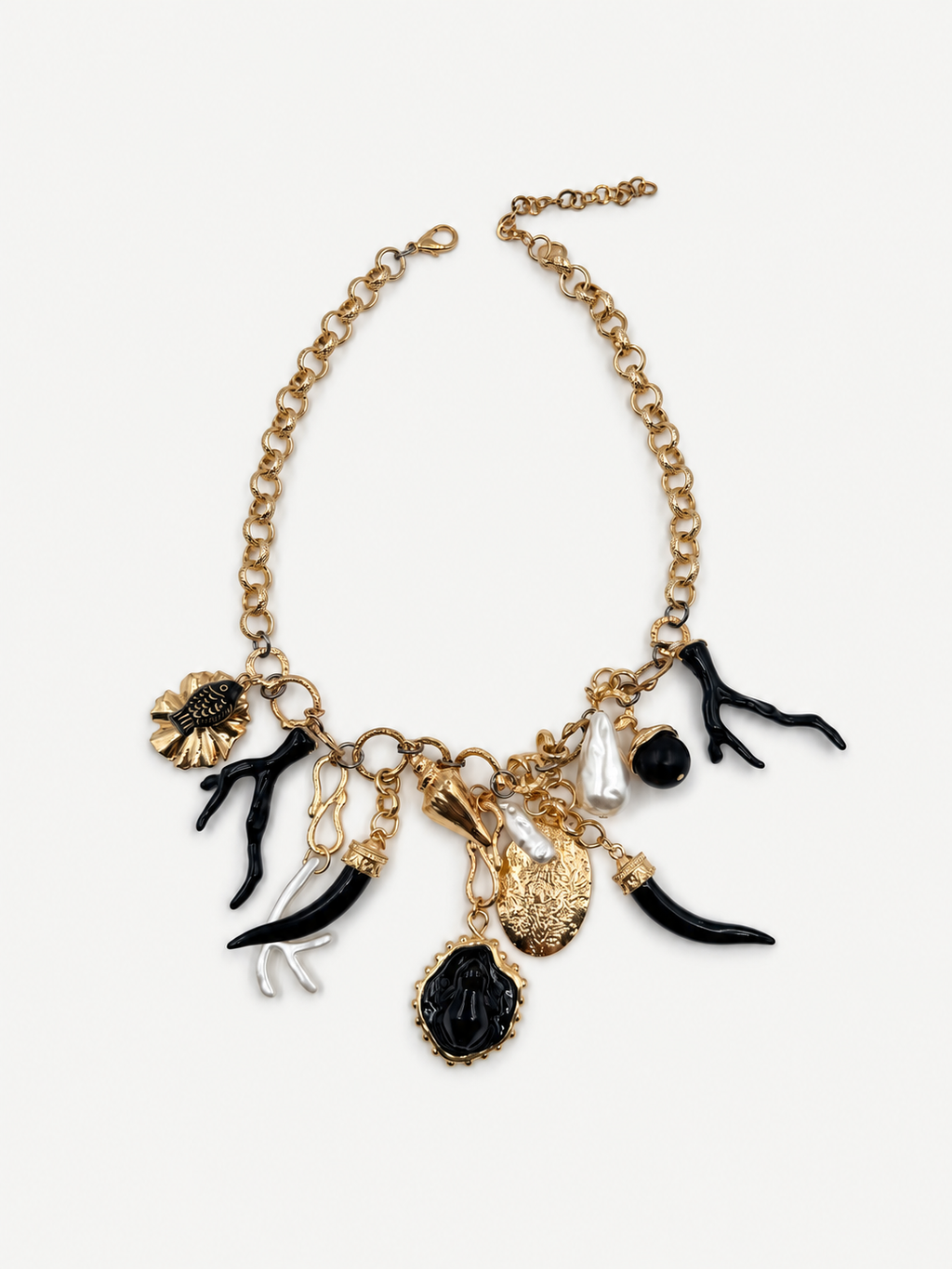 Siyah Charm Detaylı Kolye