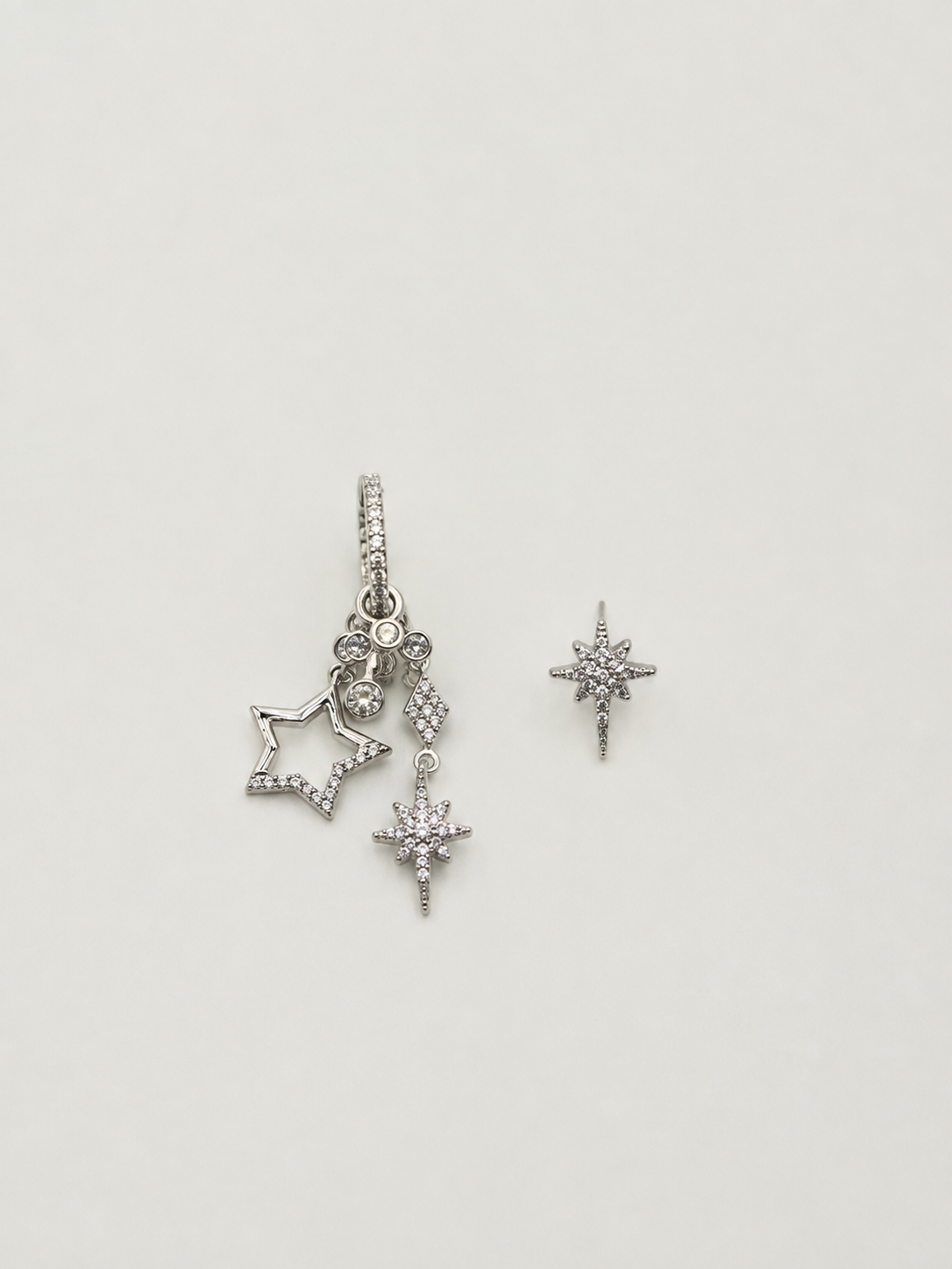 Asimetrik Yıldız Charm Küpe