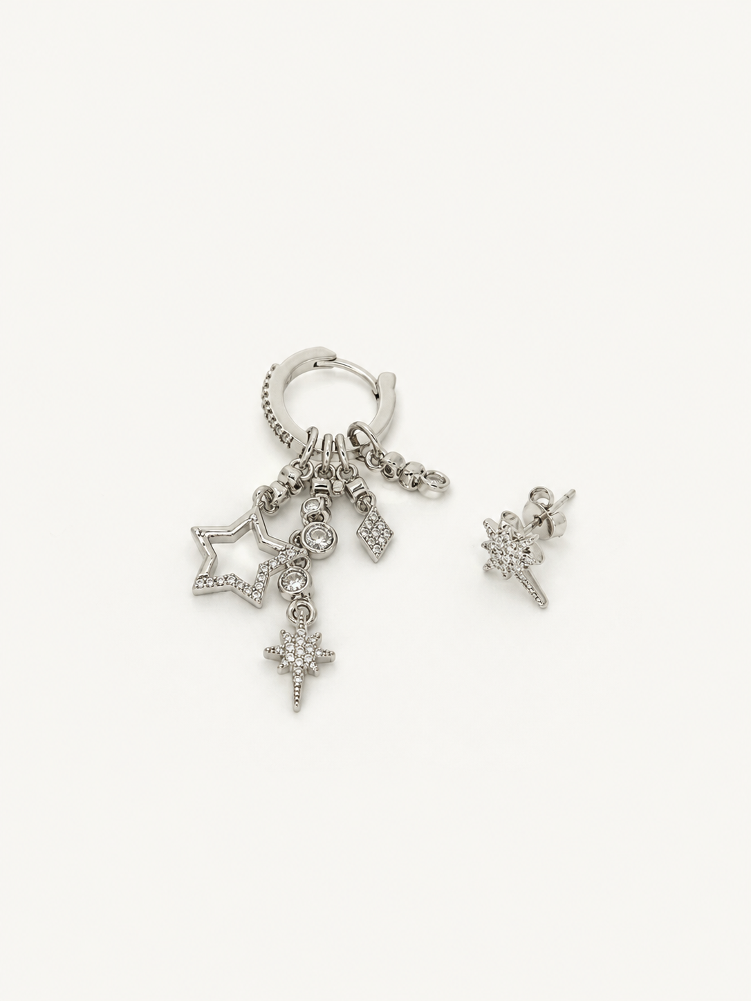 Asimetrik Yıldız Charm Küpe