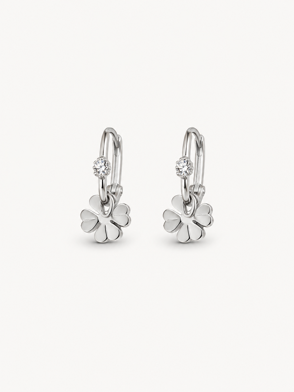 Yonca Charm Detaylı Küpe