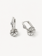 Yonca Charm Detaylı Küpe