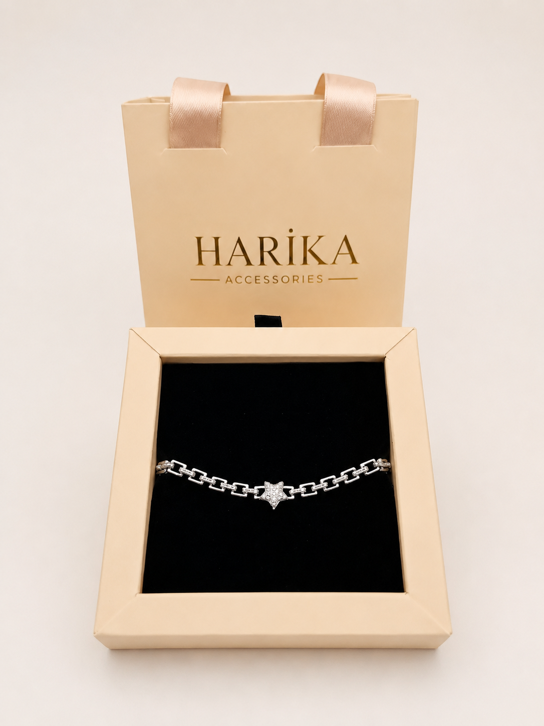 Çiçek Detaylı Taşlı Bileklik