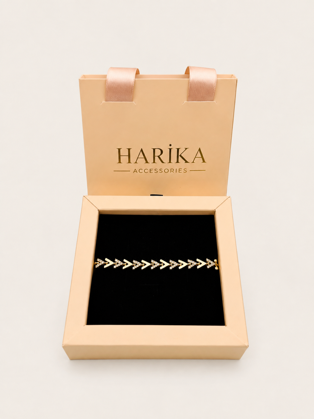 Gold Ok Figürlü Taşlı Bileklik
