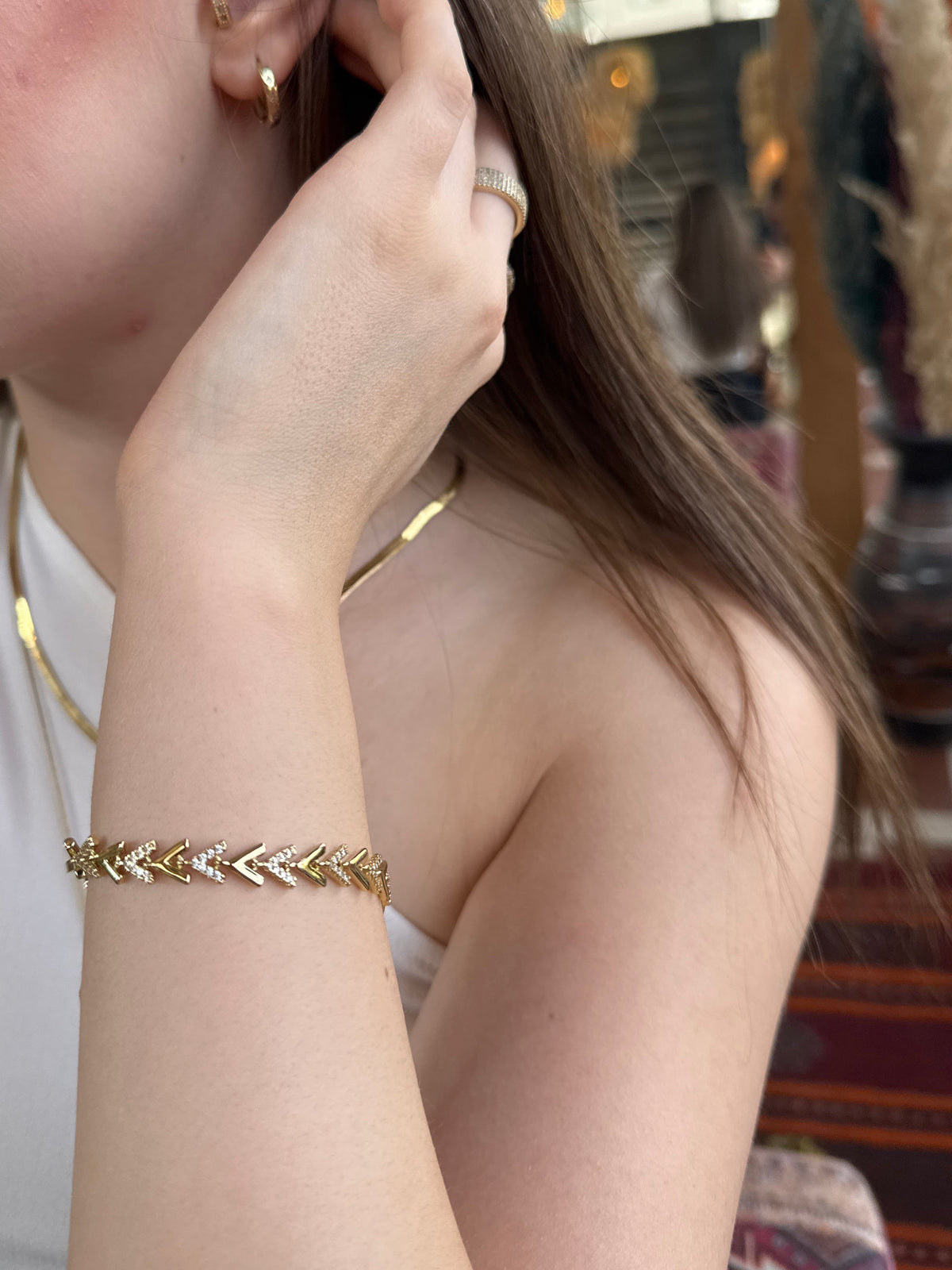 Gold Ok Figürlü Taşlı Bileklik