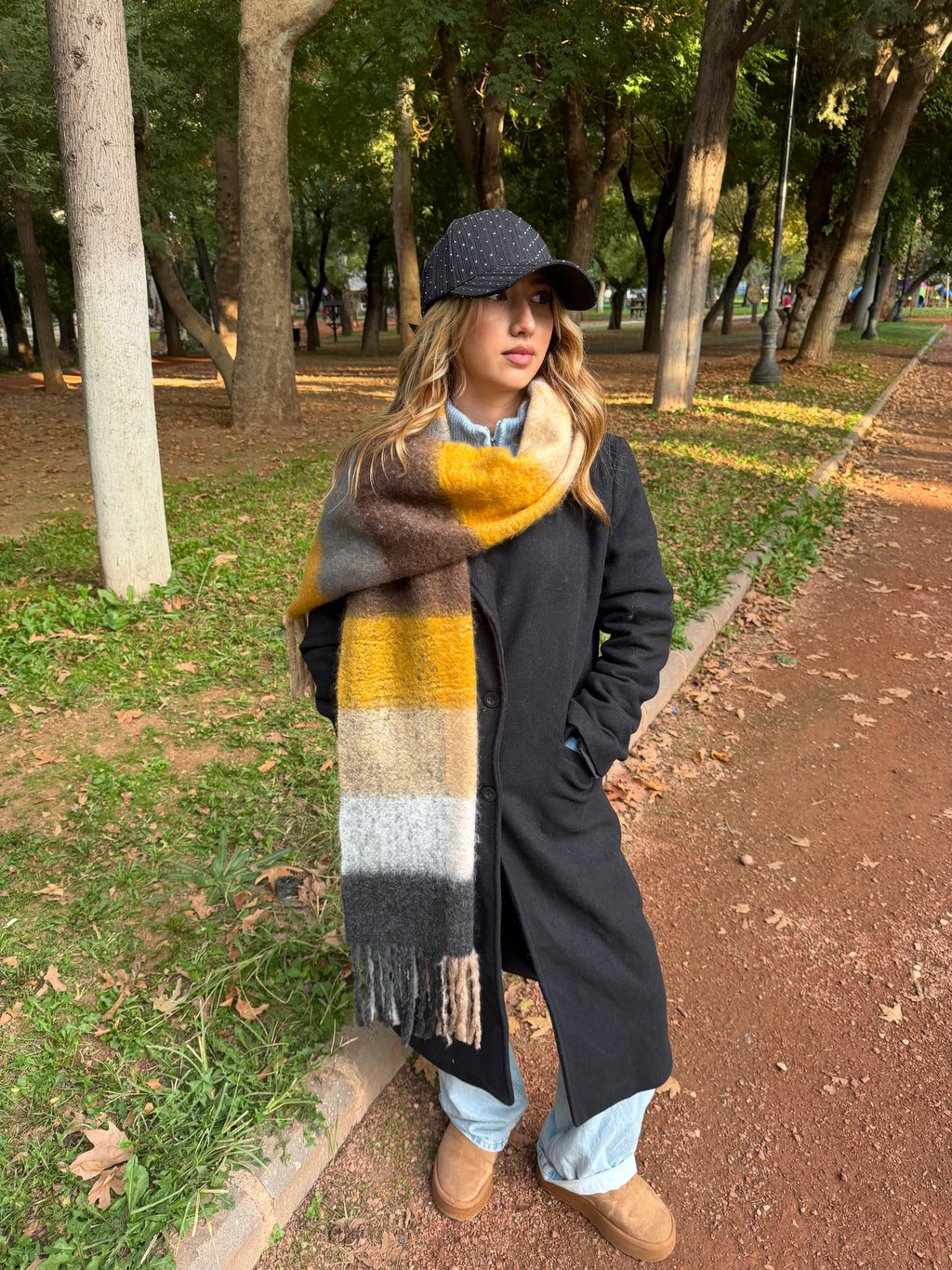 Soft Dokulu Hardal Renk Bloklu Şal